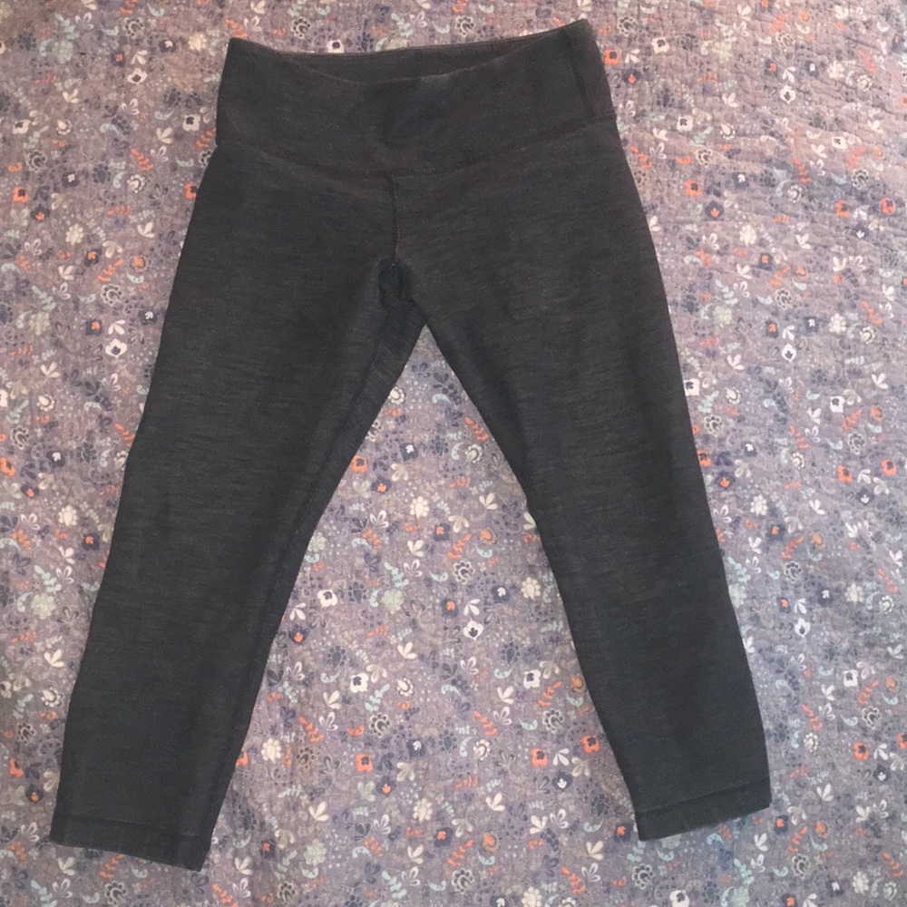 Lululemon grey cropped leggings